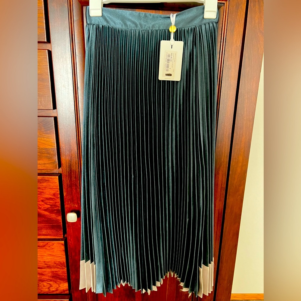 NWT Ted Baker Silk Pleated Midi Skirt Green Size 0- US2